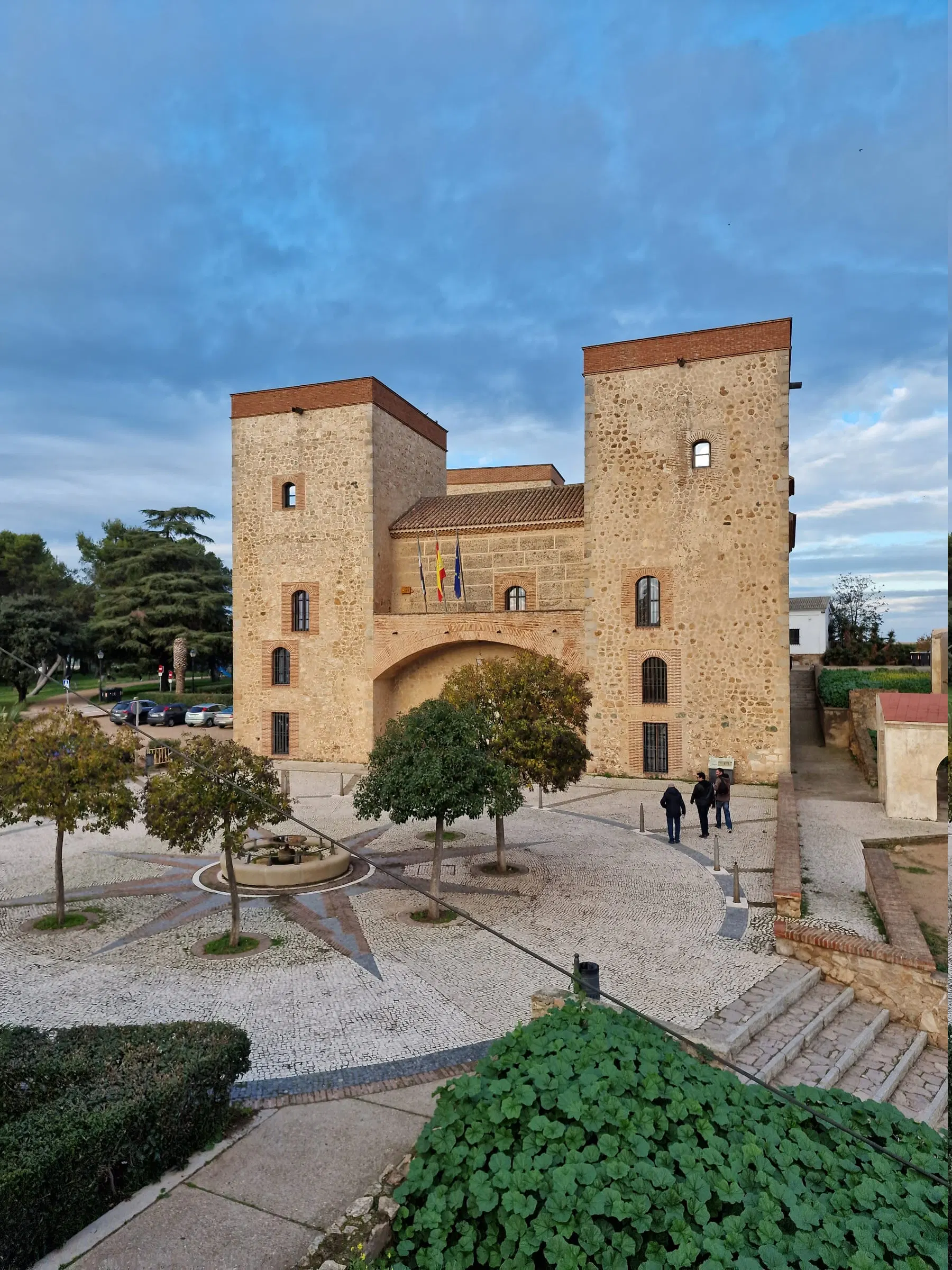 The Puerta de Palmas in Badajoz: two round towers flanking the entrance arch.